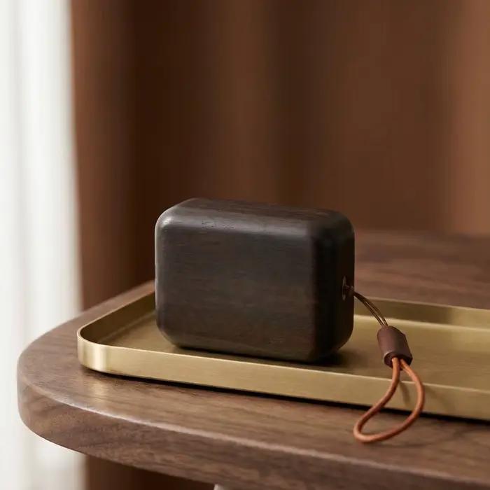 Étui pour écouteurs Bang & Olufsen Beoplay en bois d'ébène